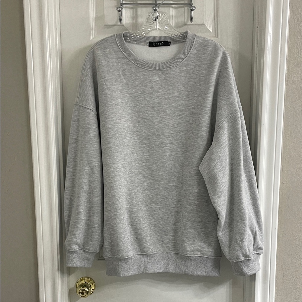 Efan Gray Crewneck Sweatshirt Size M